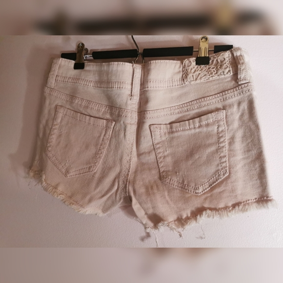 Dollhouse Lace Front Shorts NWOT - Picture 2 of 5